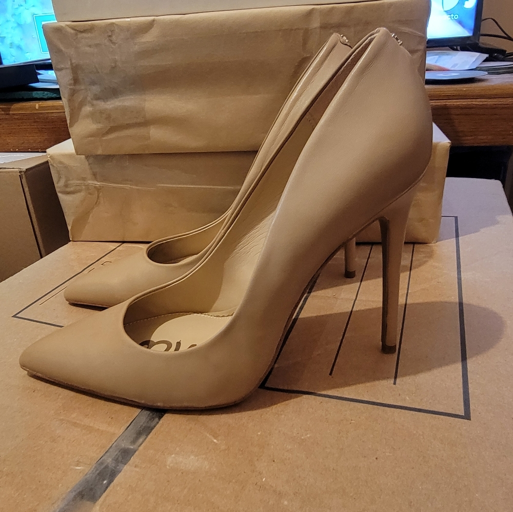 Sam Edelman sz 11 us soft beige pointed toe pump
